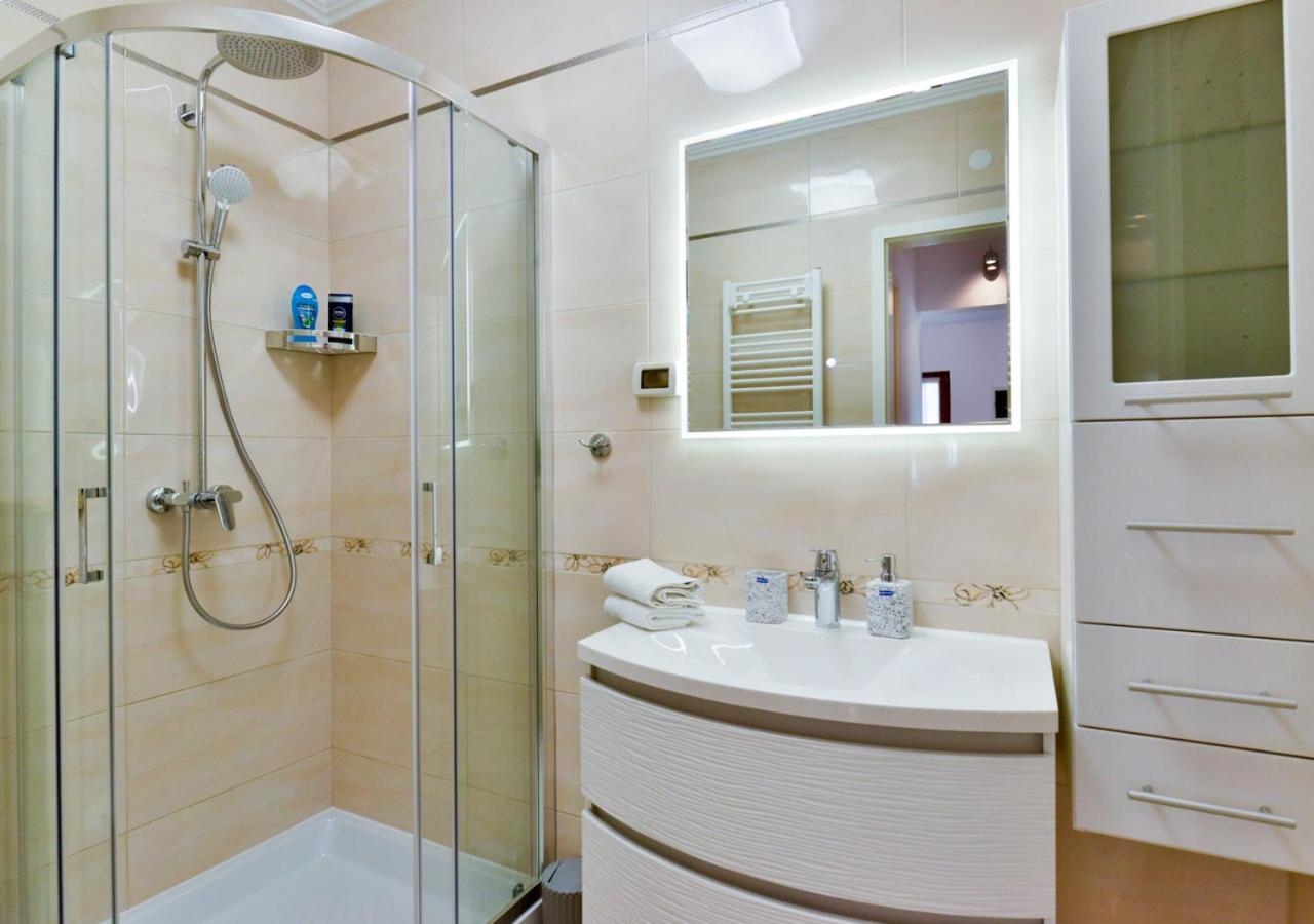 Apartments Leona อูมัค ภายนอก รูปภาพ