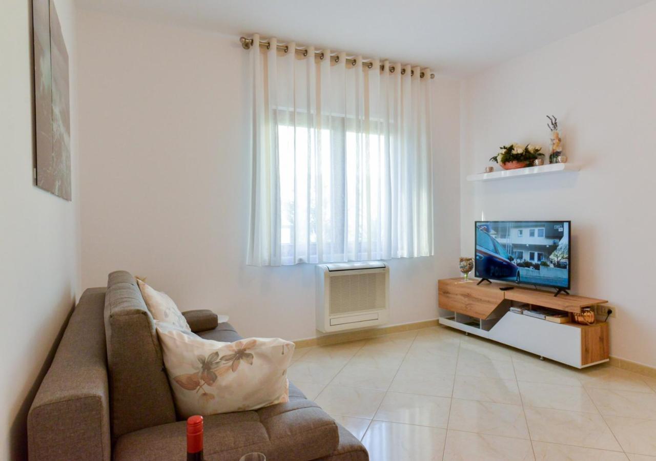 Apartments Leona อูมัค ภายนอก รูปภาพ