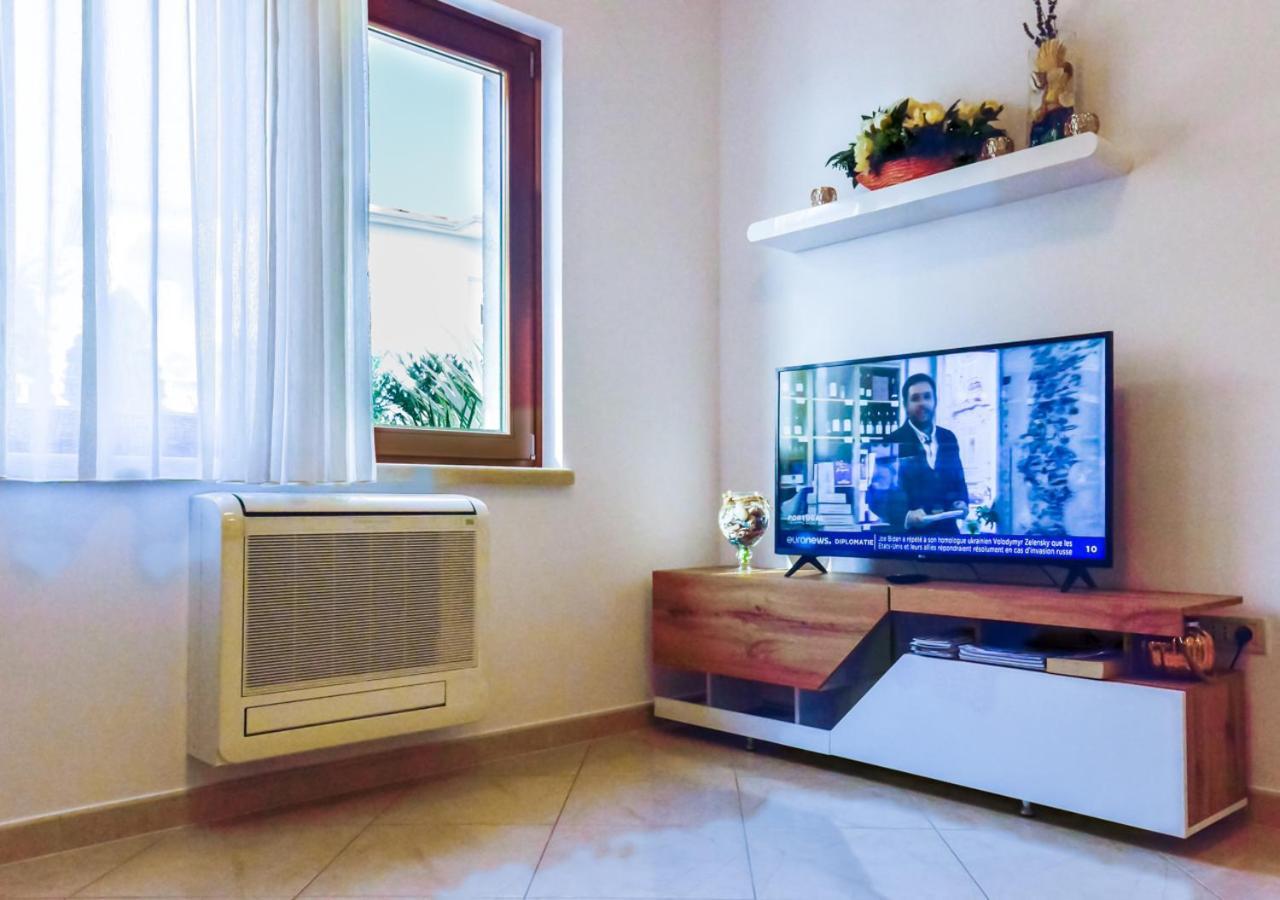 Apartments Leona อูมัค ภายนอก รูปภาพ